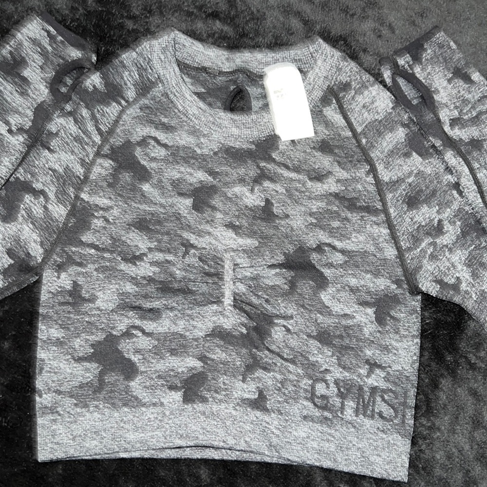 Black camo gymshark crop top